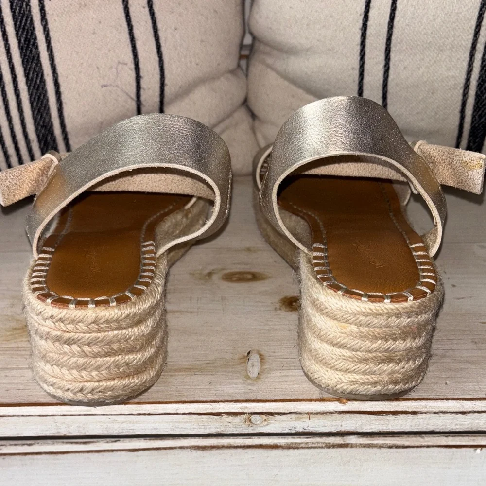 Universal Thread Gold Metallic Espadrille Spring Summer Sandals 9.5